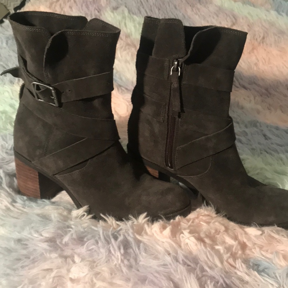 Clark’s Booties - image 4